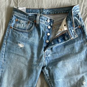 501 Distressed Jeans